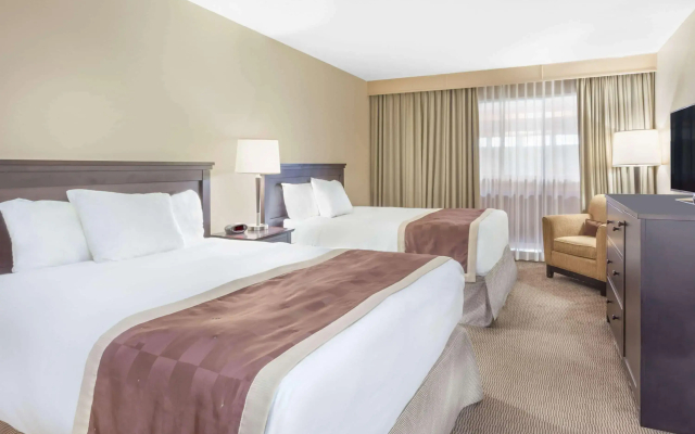 Baymont Inn & Suites Red Deer - Hotel in رد دير - Photo 3