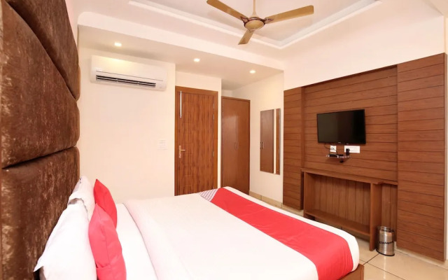 OYO 17081 Hotel Signia