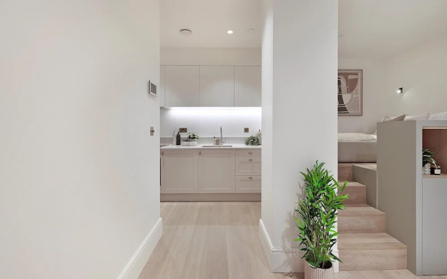 Stylish Earl's Court Studio Plus Patio