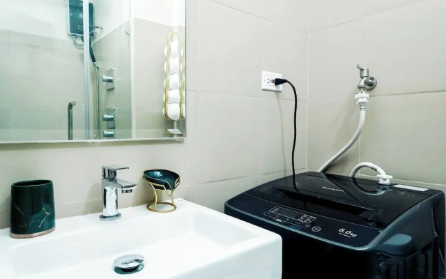 Sapphira Manor Luxurious Condo by the Bay