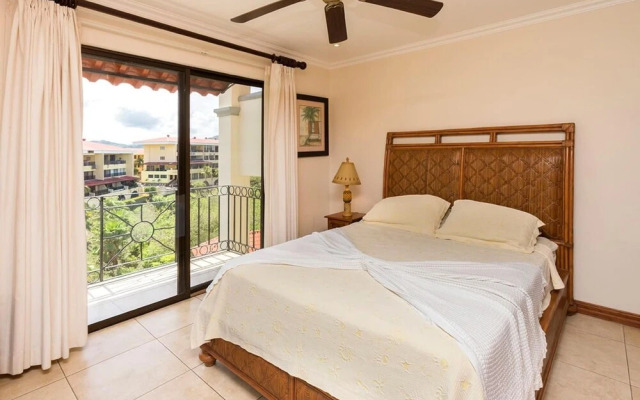 Ocean View Condo - Few minute walk to the beach and restaurants