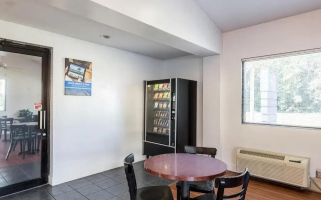 Motel 6 Pooler, GA - Savannah Airport