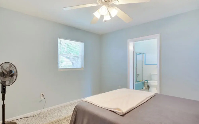 Waterfront Okeechobee Getaway w/ Backyard Dock!