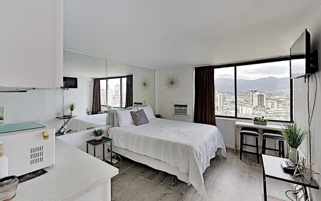 Hawaiian Monarch 2312 Condo by Redawning