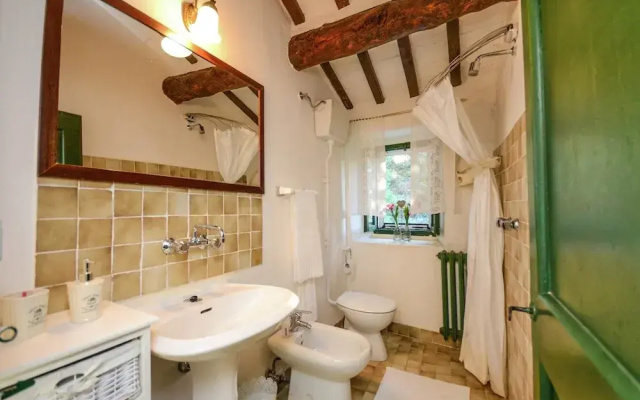 Cottage in Montefiore Near Forest and Beach