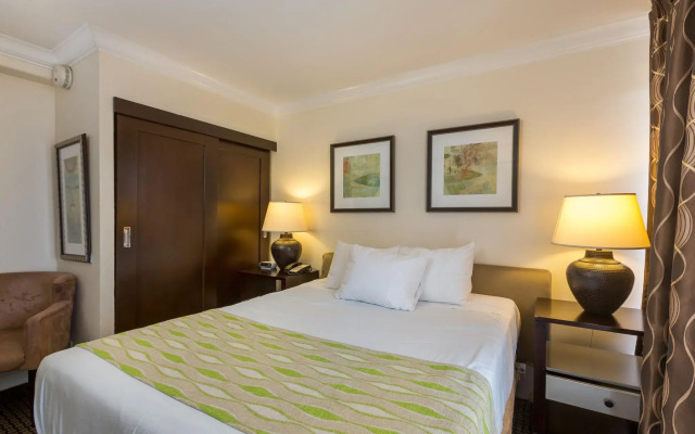 Regency on Beachwalk Waikiki by OUTRIGGER