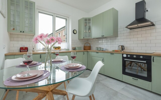 Spacious Grunwaldzka 77 by Renters