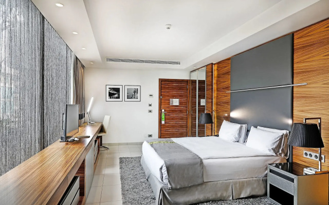 Warwick Stone 55 Hotel