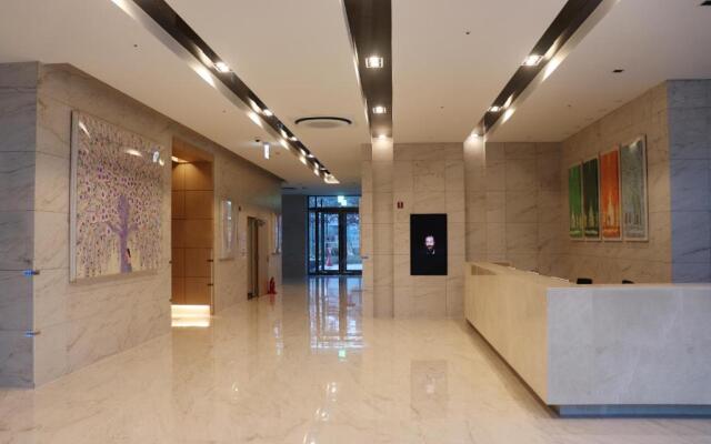 J-One Hotel