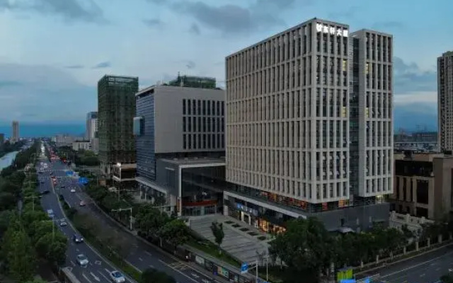 Yiju Life Hotel (Ningbo Dongbu Xincheng International Convention Center)