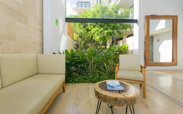 Kaab by the Beach. Condo with roofpool