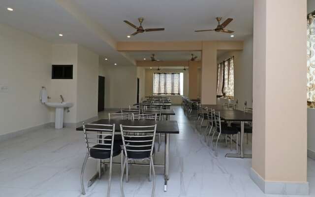 OYO 4798 Hotel Periwal Premium