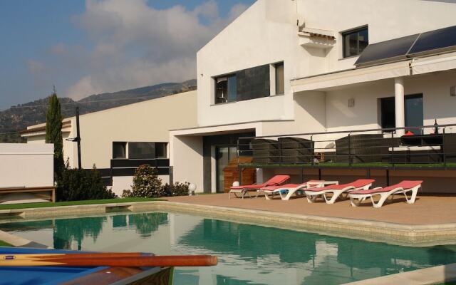 Scenic Villa in Palau Saverdera With Private Swimming Pool