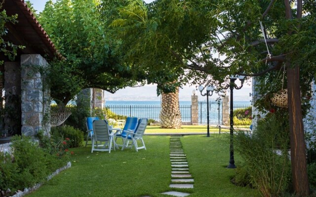 Seafront Luxury Villa w 3-en Suite BR BBQ