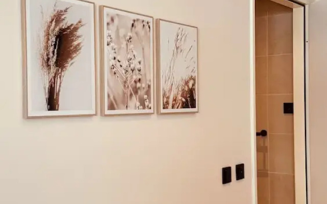 The MYDE Self Check-in Studios
