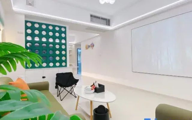 Yifan Apartment