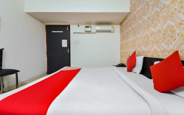 OYO 15933 Hotel V Square
