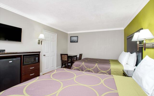 Elev8 Hotel Los Angeles LAX