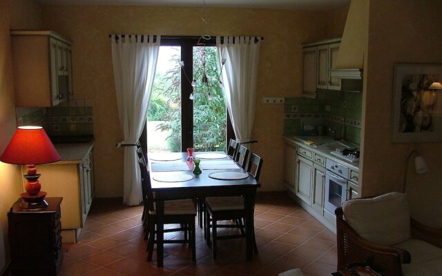 Luxurious Holiday Home with Pool in Ajat France