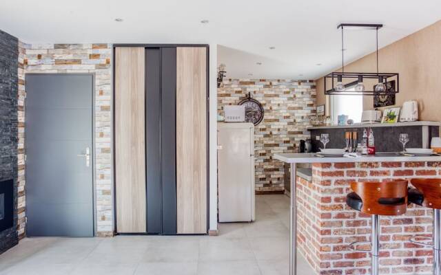 Cosy Apartment in Eperlecques with Fireplace