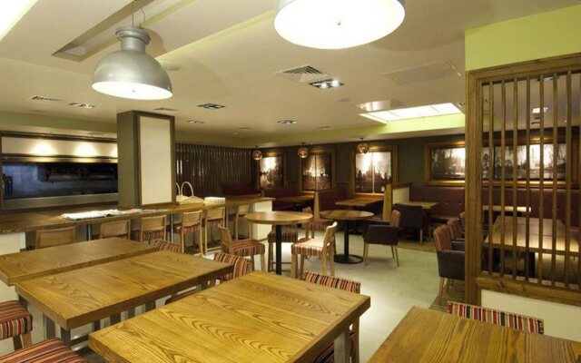 Premier Inn Stratford Upon Avon Central