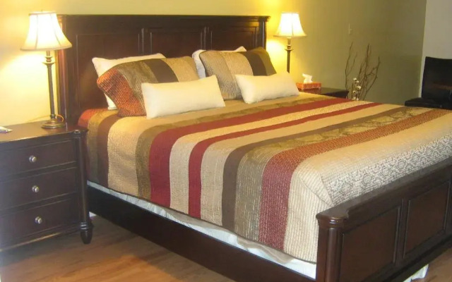 Parkway Motel & European Lodges