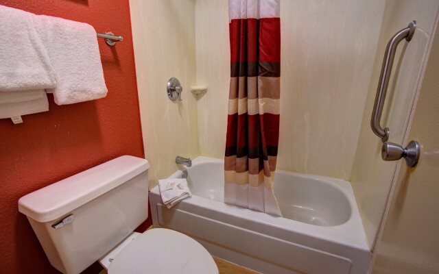 Red Roof Inn Pensacola – I-10 at Davis Highway
