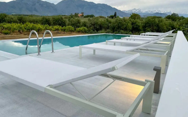 To Mikro Livadi Restaurant & Apartments