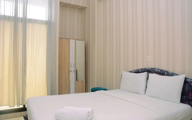 Fully Furnished Studio with Queen Bed at Dave Apartment