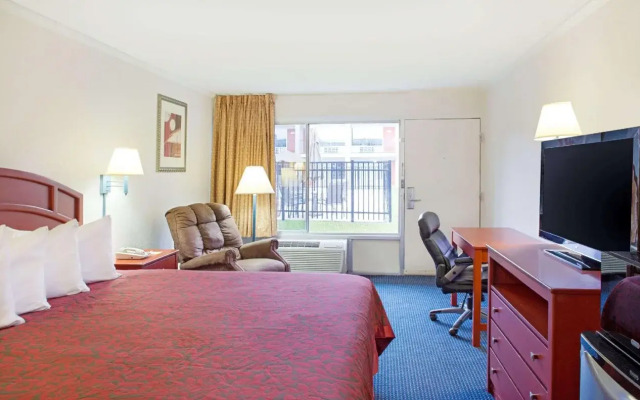 Days Inn Tallahassee-Government Center