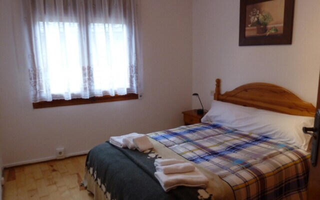 Apartment With 2 Bedrooms in Alp, With Balcony - 8 km From the Slopes