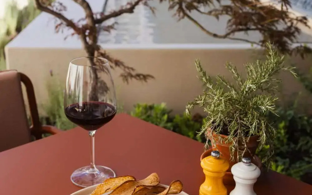 DUO  Lisbon, Curio Collection by Hilton