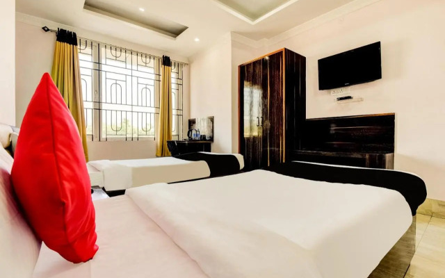 OYO 14174 Good Luck Residency Hotel