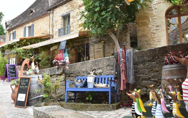 Modern Holiday Home in Florimont-Gaumier with Private Pool