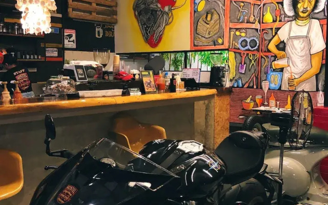Cafe Moto Hostel
