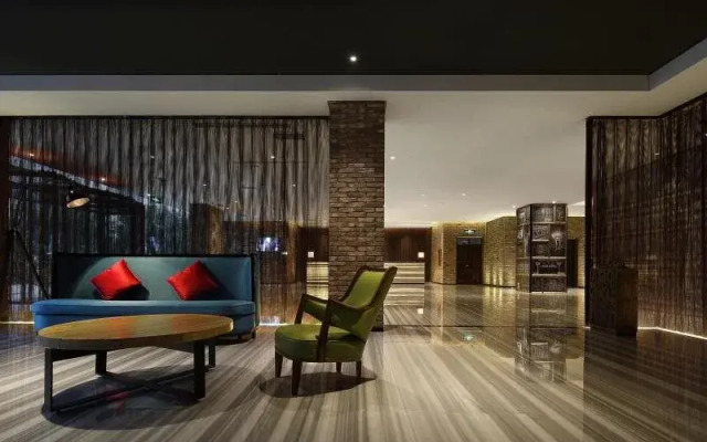 Ease House Hotel
