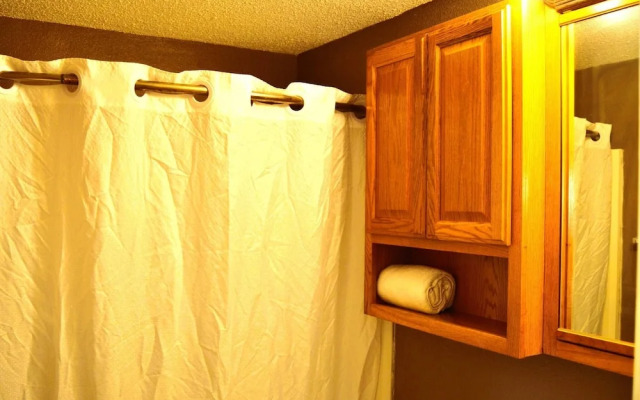 Gather Here 9br, 5BA Group