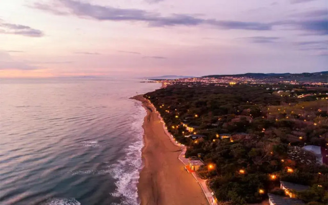 Riva Degli Etruschi by INH