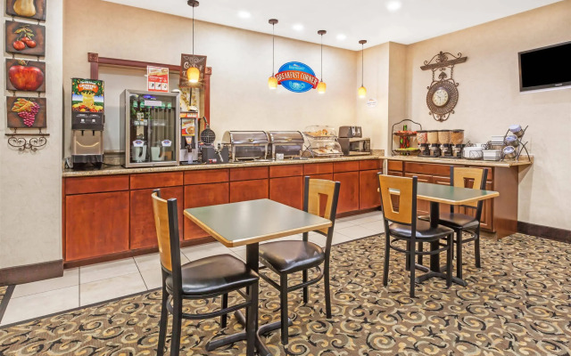 Grander Inn & Suites