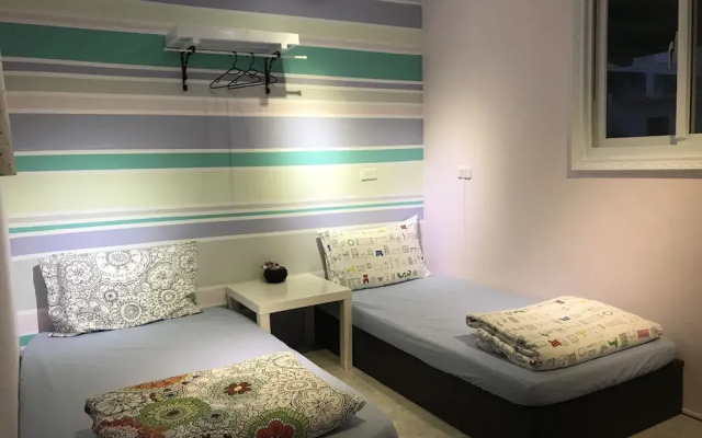 Free & Slow - Hostel