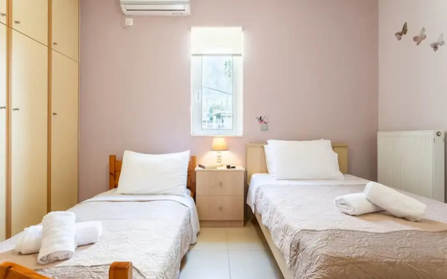 Verga Beachside Getaway With Panoramic Seaviews
