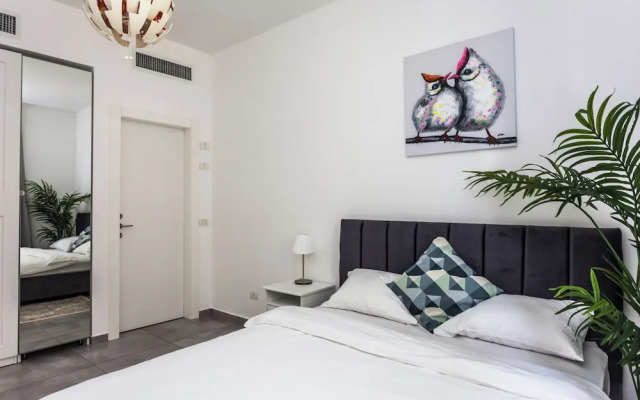 Modern Apartment Walking from the beach