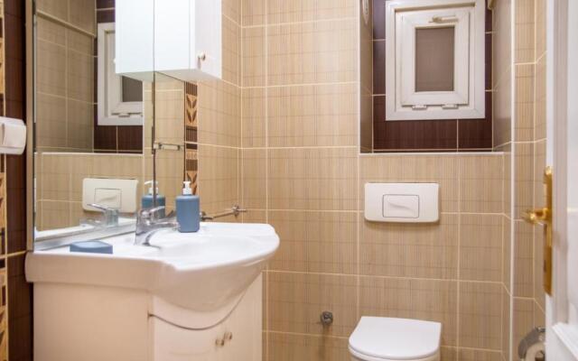 Spacious Flat With Sea View In Zmir Karsiyaka