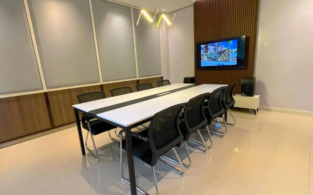 Luisita Central Park Hotel