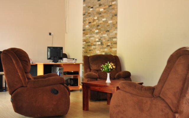 Chamelia Inn Ella