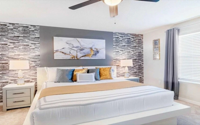 Extraordinary 5BR Private Pool Near Disney Area!