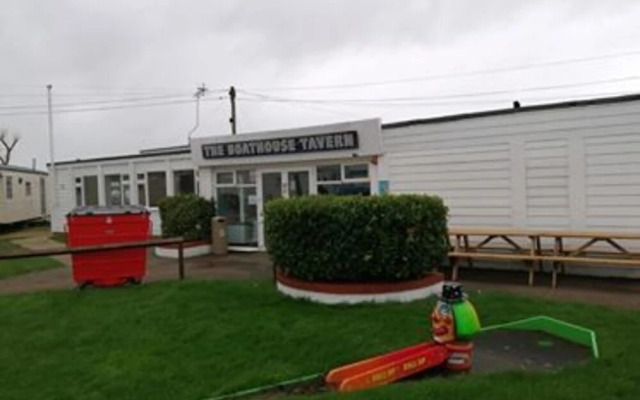 Pets go Free 3 Bedroom Caravan at Heacham Beach