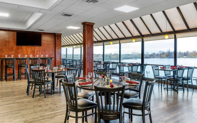 Best Western Plus Lake Front Hotel