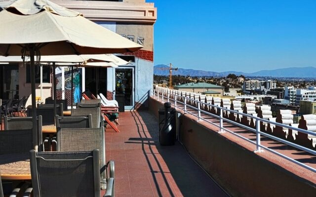 Gaslamp Plaza Suites