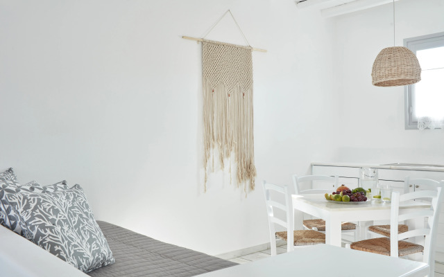 Mr & Mrs White Paros